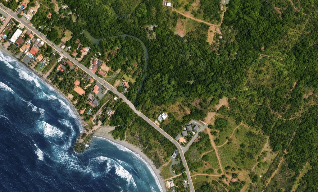 Paraíso costero tropical desde el aire 2